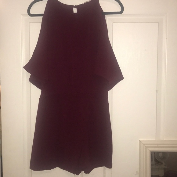 Lush Cold shoulder Romper - Picture 2 of 3
